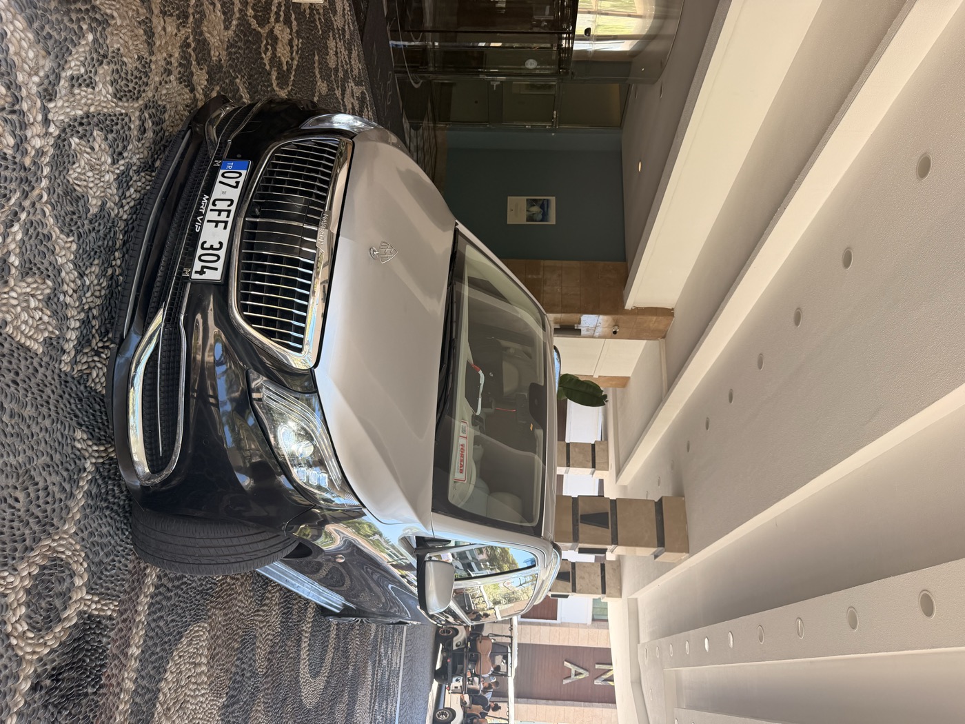 MRT VIP Transfer Mercedes-Benz at hotel lobby